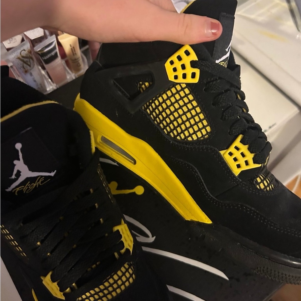 Jordan 4 Thunders - Picture 10 of 10